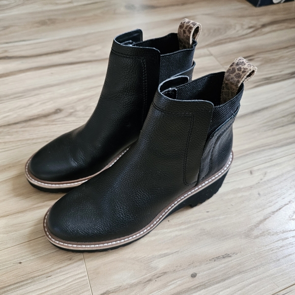 Dolce Vita Waterproof, Bootie Womens Size 6 Black NWOT - Picture 2 of 13